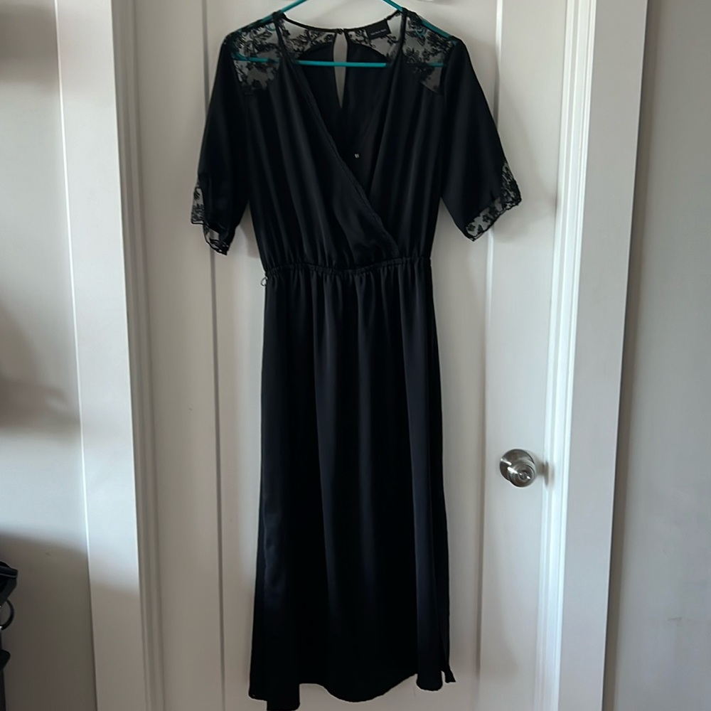Black lacy midi dress